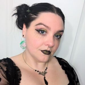 Meet your Posher, Kay